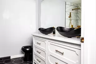 3586 Rackacres Dr, Green Township, OH 45211 - Photo 9