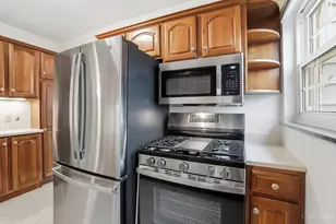 6145 Sunridge Dr, Cincinnati, OH 45224 - Photo 17