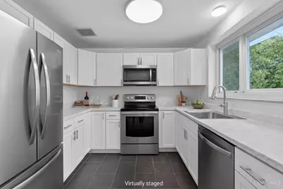 9470 Wynnecrest Drive, Blue Ash, OH 45242 - Photo 13