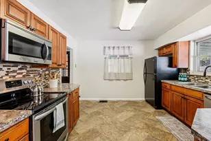 6891 Fields Ertel Rd, Sycamore Township, OH 45241 - Photo 15