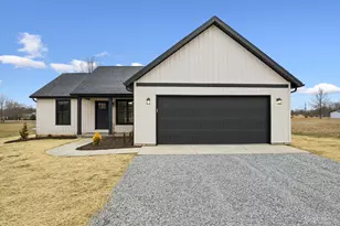 118 Shawnee Dr, Franklin Township, OH 45171 - Photo 1