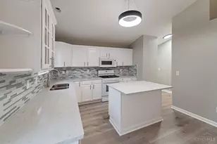 11570 Rose Ln, Springdale, OH 45246 - Photo 3