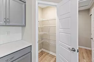 5890 Parkview Ln, Miami Township, OH 45150 - Photo 5