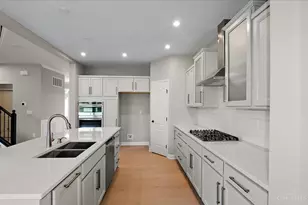 5225 Ivy Rose Ln, Green Township, OH 45247 - Photo 3