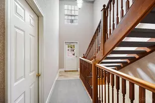 720 Castlegate Ln, Springfield Township, OH 45231 - Photo 5