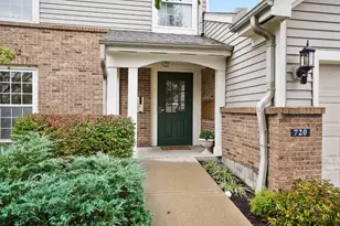 720 Castlegate Ln, Springfield Township, OH 45231 - Photo 1