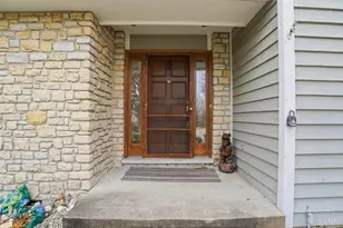 575 Miami Bluff Ct, Miami Township, OH 45140 - Photo 7