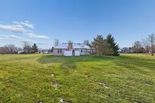 2226 Sharon View Ct, Turtle Creek Township, OH 45036 - Photo 7