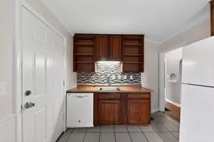 1877 Ashbrook Dr, Cincinnati, OH 45238 - Photo 9