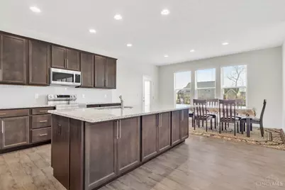 10312 Tice Street, Washington Twp, OH 45458 - Photo 7