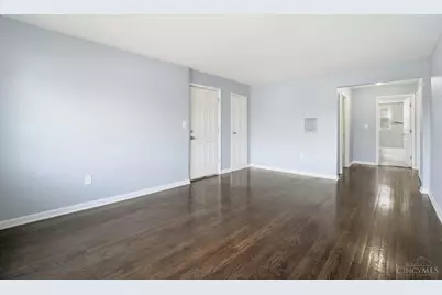 2824 Westknolls Lane, Cincinnati, OH 45211 - Photo 7