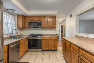 646 Marieda Dr, Union Township, OH 45245 - Photo 9