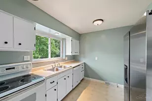 77 E Handel Ln, Green Township, OH 45218 - Photo 3