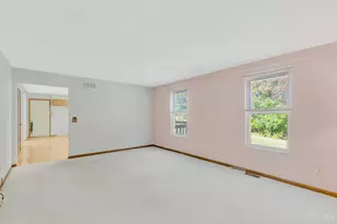 3646 Rackacres Dr, Green Township, OH 45211 - Photo 9