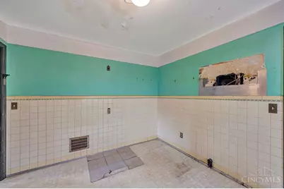 1127 W North Bend Road, Cincinnati, OH 45224 - Photo 15