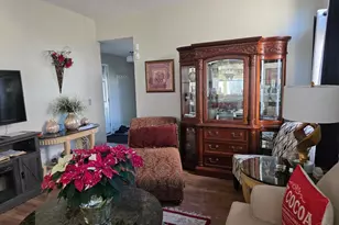 2329 Garrison Dr, Springfield Township, OH 45231 - Photo 5