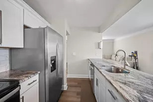 6097 W Fordham Pl, Silverton, OH 45213 - Photo 5