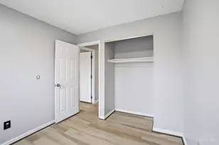 9925 Grasscreek Ct, Colerain Township, OH 45231 - Photo 23