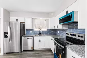 3121 Mary Jane Dr, Green Township, OH 45211 - Photo 9