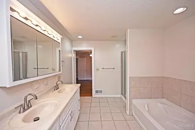 1266 Avon Drive, Cincinnati, OH 45229 - Photo 55