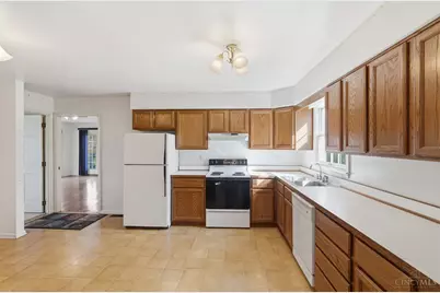 7628 Lesourdsville West Chester Road, West Chester, OH 45069 - Photo 17