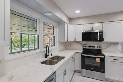 6085 Capri Drive, Cincinnati, OH 45224 - Photo 9