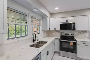 6085 Capri Dr, Cincinnati, OH 45224 - Photo 9