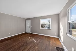 2922 Royal Glen Dr, Colerain Township, OH 45239 - Photo 5