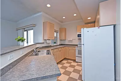 203 E University Avenue #5A, Cincinnati, OH 45219 - Photo 3