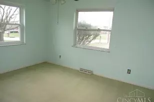 6331 Starridge Ct, Green Township, OH 45248 - Photo 9