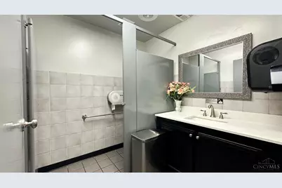 11483 Chester Road, Sharonville, OH 45246 - Photo 9