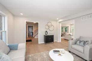 8205 Indian Trail Dr, Madeira, OH 45243 - Photo 11