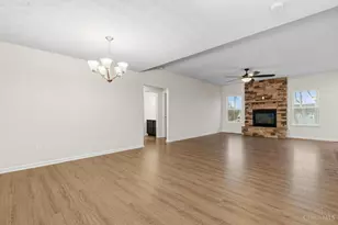 415 Pleasant Rdg Dr, Lebanon, OH 45036 - Photo 3