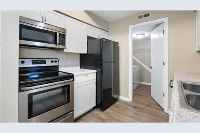 539 Aspen Glen Dr #429, Union Township, OH 45244 - Photo 5