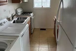 1315 Newport Dr, Springfield Township, OH 45231 - Photo 3