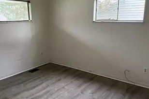 1315 Newport Dr, Springfield Township, OH 45231 - Photo 5