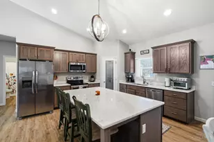 1348 Wagner Dr, Perry Township, OH 45118 - Photo 11