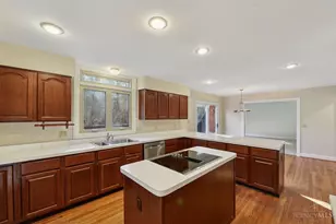 6315 Turpin Hills Dr, Anderson Township, OH 45244 - Photo 11