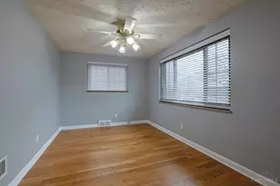 5725 Lauderdale Dr, Cincinnati, OH 45239 - Photo 9