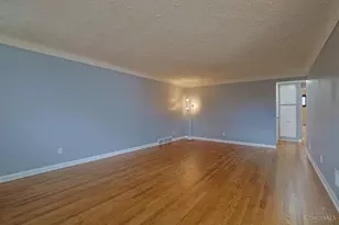 5725 Lauderdale Dr, Cincinnati, OH 45239 - Photo 7