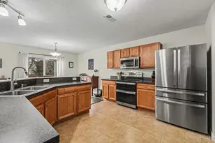 262 Hennepin Dr, Hamilton Township, OH 45039 - Photo 7