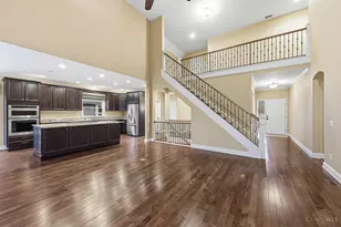 1174 Club View Dr, Centerville, OH 45458 - Photo 7