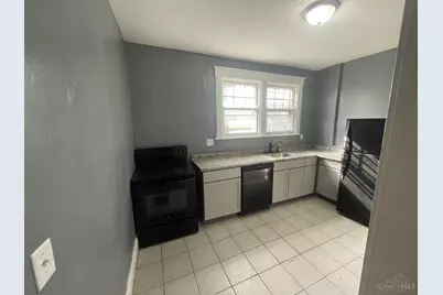 672 North Fred Shuttleworth Cir, Cincinnati, OH 45229 - Photo 3