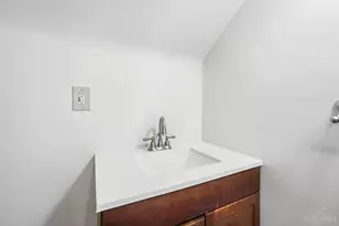 120 W Seventy Second St, Cincinnati, OH 45216 - Photo 33