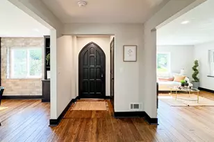 3923 Wess Park Dr, Cincinnati, OH 45217 - Photo 3