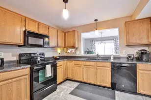 492 Mapleleaf Dr, Union Township, OH 45255 - Photo 17