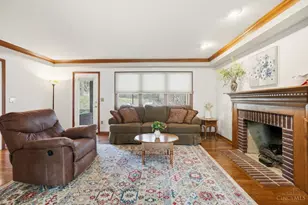 1083 Stratford Hill Dr, Anderson Township, OH 45230 - Photo 9