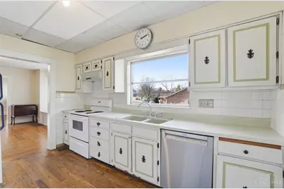 564 Cloverdale Avenue, Springdale, OH 45246 - Photo 9