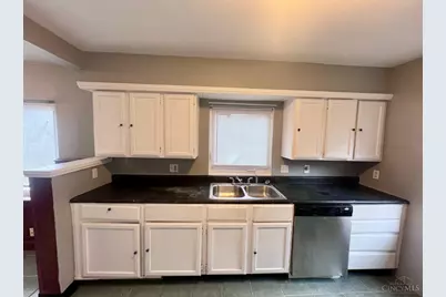 3162 Sunshine Avenue, Cincinnati, OH 45211 - Photo 5