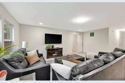 723 Grande Oaks Drive, Hamilton Township, OH 45152 - Photo 17